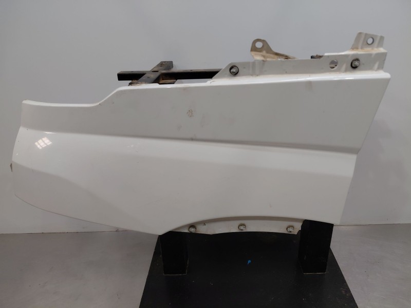 Recambio de aleta delantera izquierda para iveco daily 35s16 35-160 referencia OEM IAM   