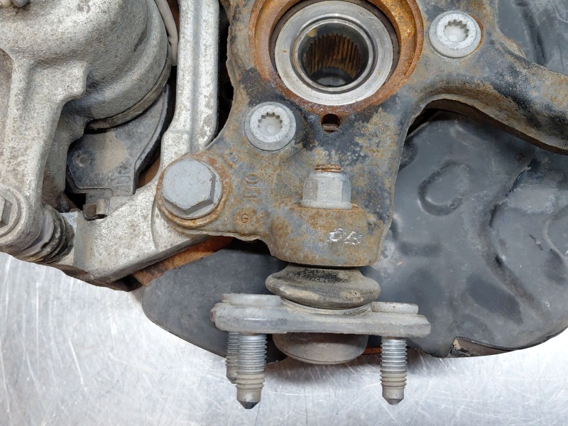Recambio de mangueta delantera derecha para volkswagen t-roc r-line referencia OEM IAM 5Q0407256S  