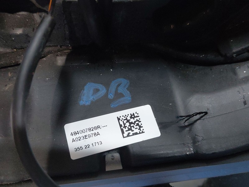 Recambio de volante para dacia sandero iii driving referencia OEM IAM 484007828R  