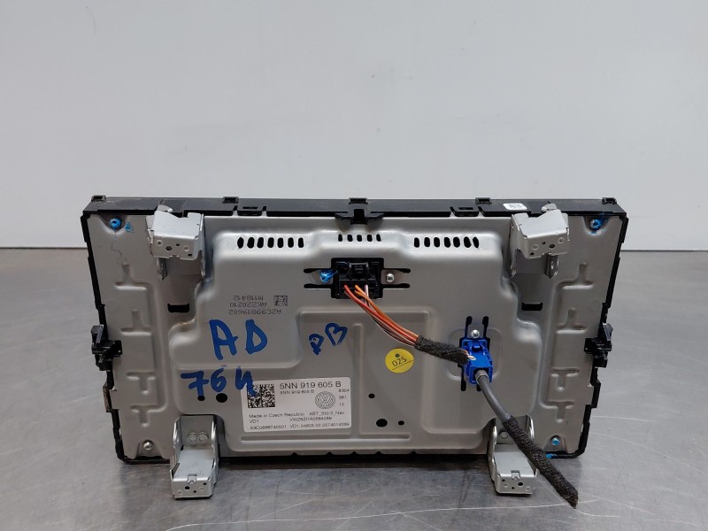 Recambio de pantalla multifuncion para volkswagen t-roc r-line referencia OEM IAM 5NN919605B  