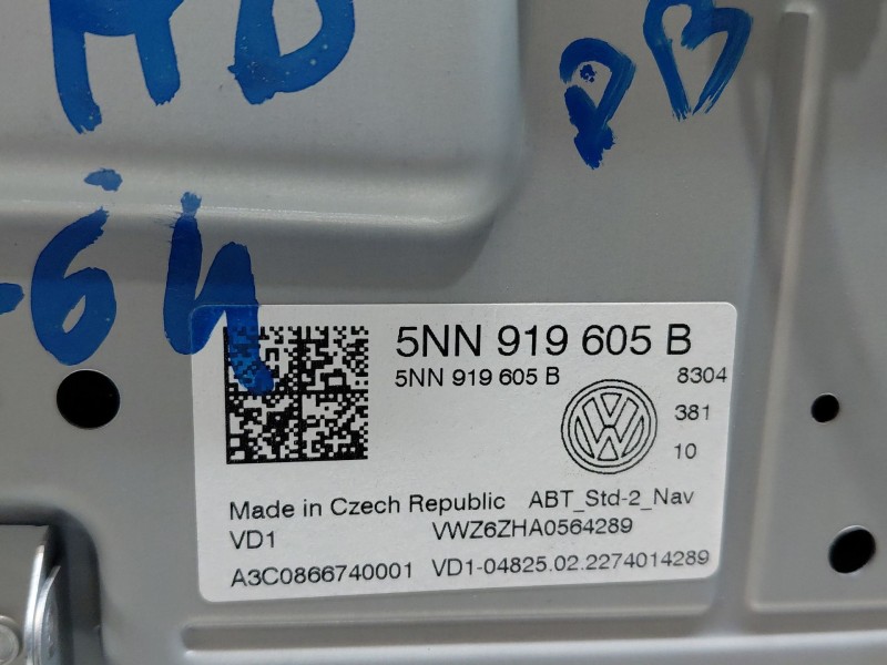 Recambio de pantalla multifuncion para volkswagen t-roc r-line referencia OEM IAM 5NN919605B  