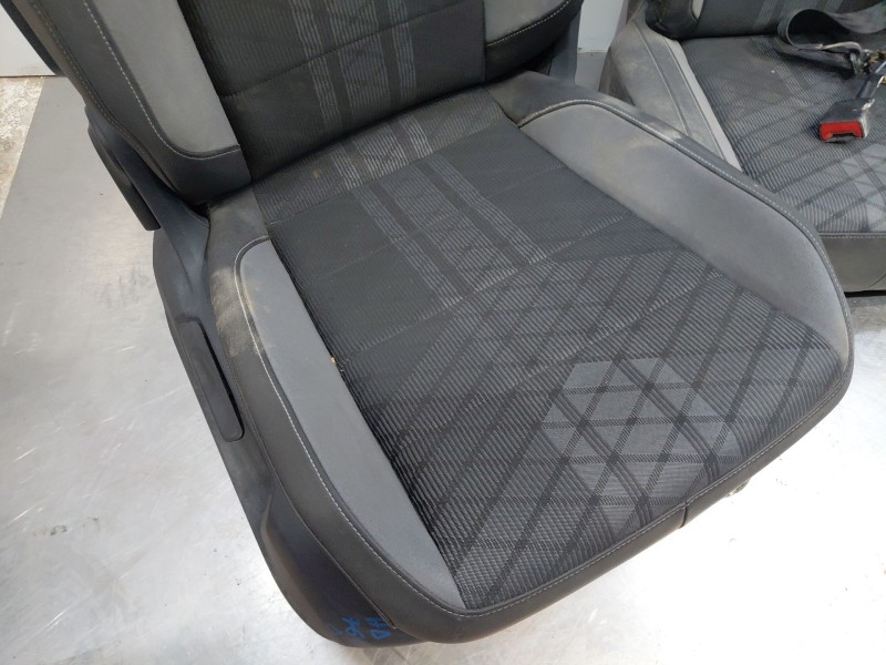Recambio de juego asientos completo para volkswagen t-roc r-line referencia OEM IAM 2GA881775B 2GA881805EC 2GA881375B