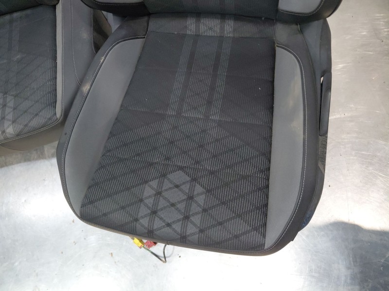Recambio de juego asientos completo para volkswagen t-roc r-line referencia OEM IAM 2GA881775B 2GA881805EC 2GA881375B