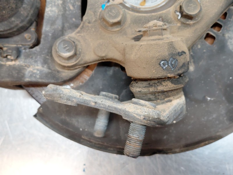 Recambio de mangueta delantera derecha para toyota rav 4 advance referencia OEM IAM 4321178010  