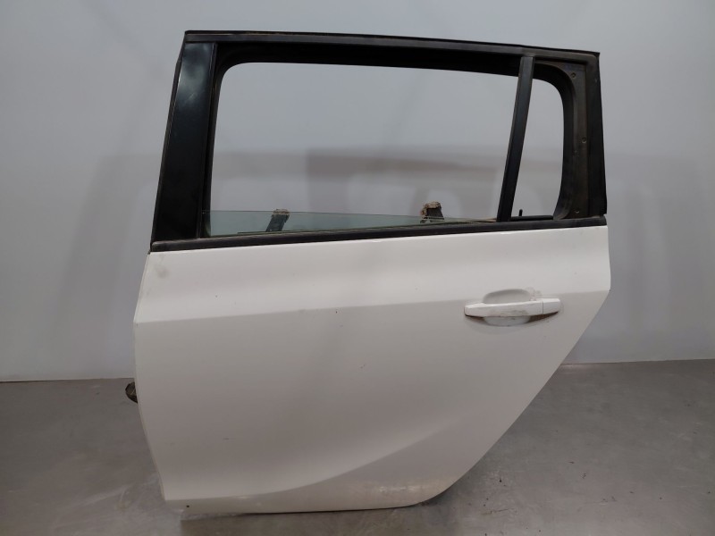 Recambio de puerta trasera izquierda para opel zafira tourer selective referencia OEM IAM 13355182  