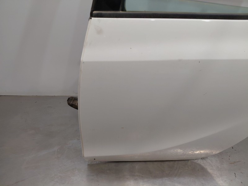 Recambio de puerta trasera izquierda para opel zafira tourer selective referencia OEM IAM 13355182  