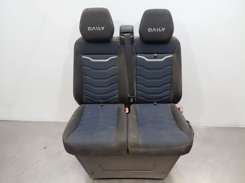 Recambio de asiento delantero derecho para iveco daily 35s16 35-160 referencia OEM IAM 5803394949  