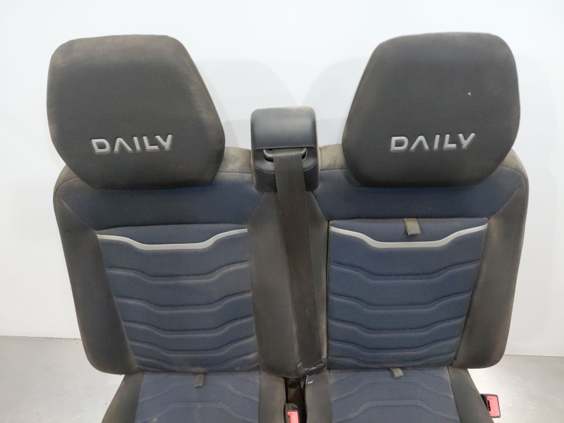 Recambio de asiento delantero derecho para iveco daily 35s16 35-160 referencia OEM IAM 5803394949  