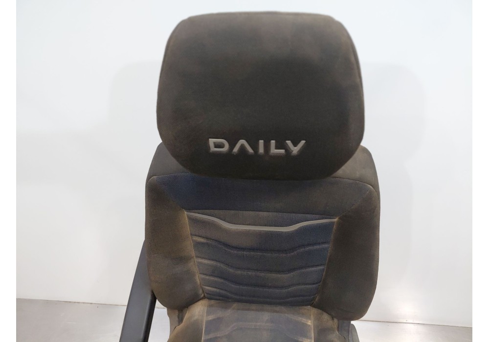 Recambio de asiento delantero izquierdo para iveco daily 35s16 35-160 referencia OEM IAM 5802232896  
