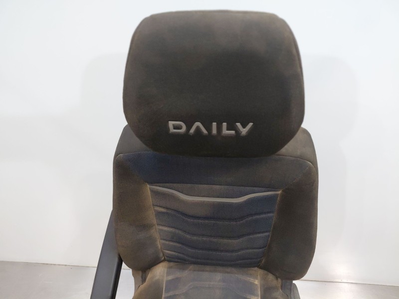 Recambio de asiento delantero izquierdo para iveco daily 35s16 35-160 referencia OEM IAM 5802232896  