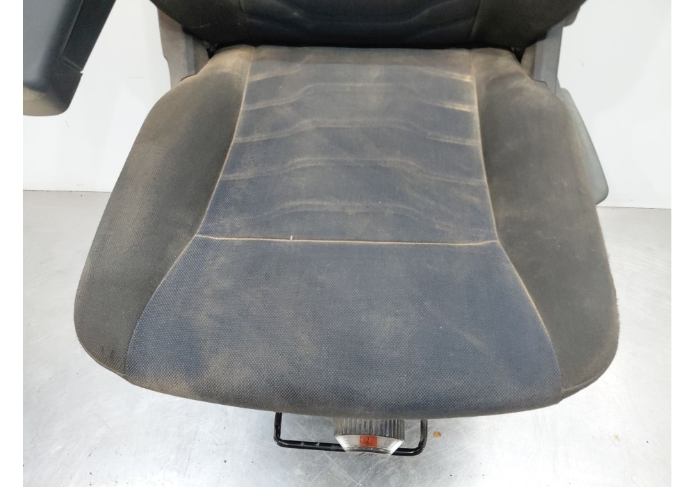 Recambio de asiento delantero izquierdo para iveco daily 35s16 35-160 referencia OEM IAM 5802232896  
