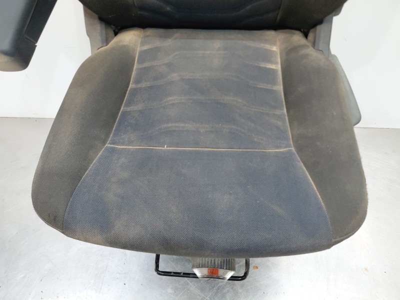Recambio de asiento delantero izquierdo para iveco daily 35s16 35-160 referencia OEM IAM 5802232896  