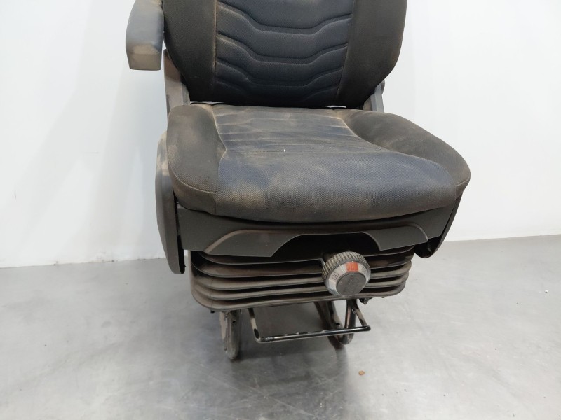 Recambio de asiento delantero izquierdo para iveco daily 35s16 35-160 referencia OEM IAM 5802232896  