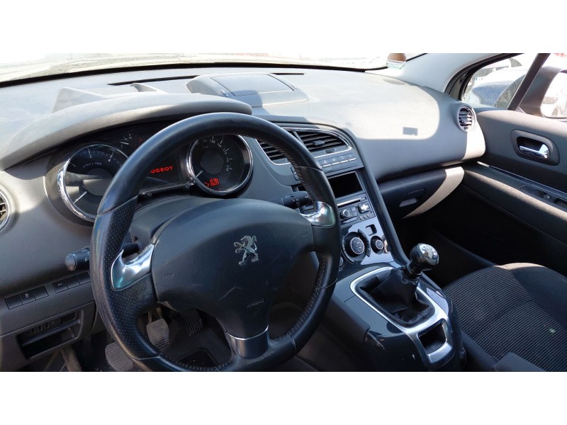 peugeot 5008 (0u_, 0e_) del año 2014