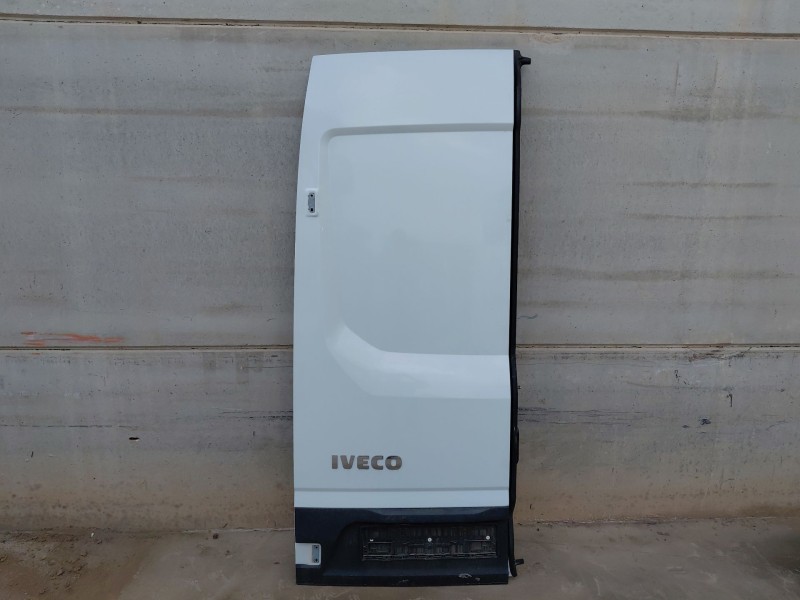 Recambio de puerta trasera izquierda para iveco daily 35s16 35-160 referencia OEM IAM   