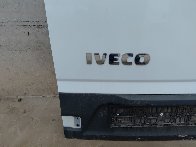 Recambio de puerta trasera izquierda para iveco daily 35s16 35-160 referencia OEM IAM   