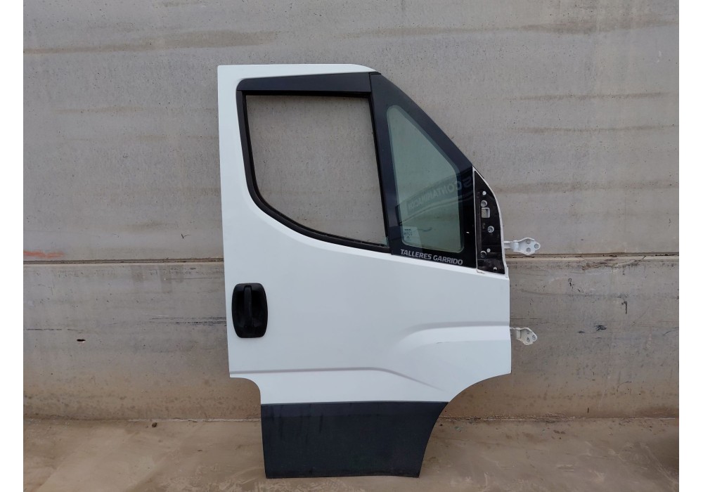 Recambio de puerta delantera derecha para iveco daily 35s16 35-160 referencia OEM IAM   