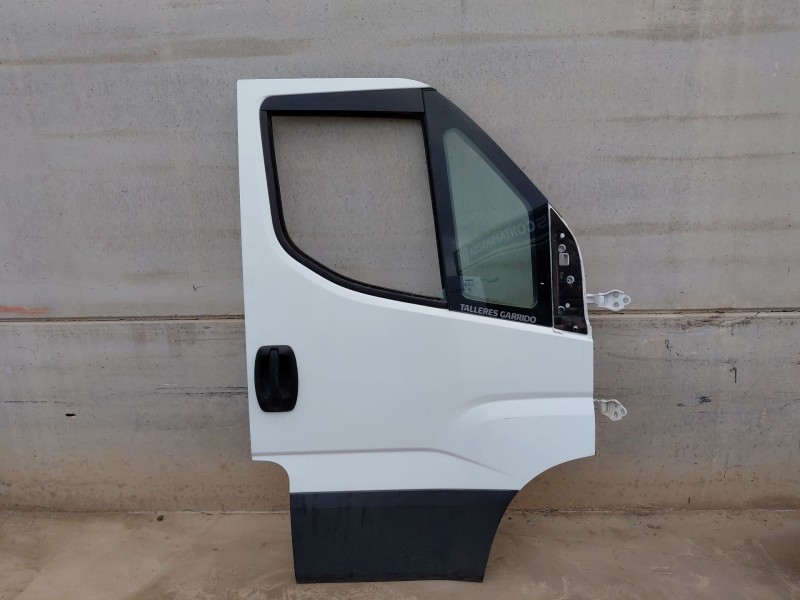 Recambio de puerta delantera derecha para iveco daily 35s16 35-160 referencia OEM IAM   