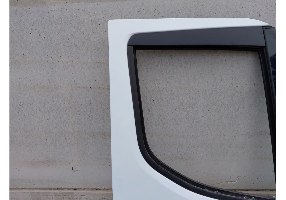 Recambio de puerta delantera derecha para iveco daily 35s16 35-160 referencia OEM IAM   
