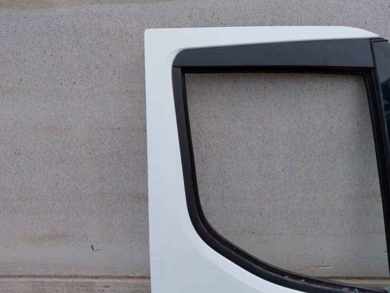 Recambio de puerta delantera derecha para iveco daily 35s16 35-160 referencia OEM IAM   