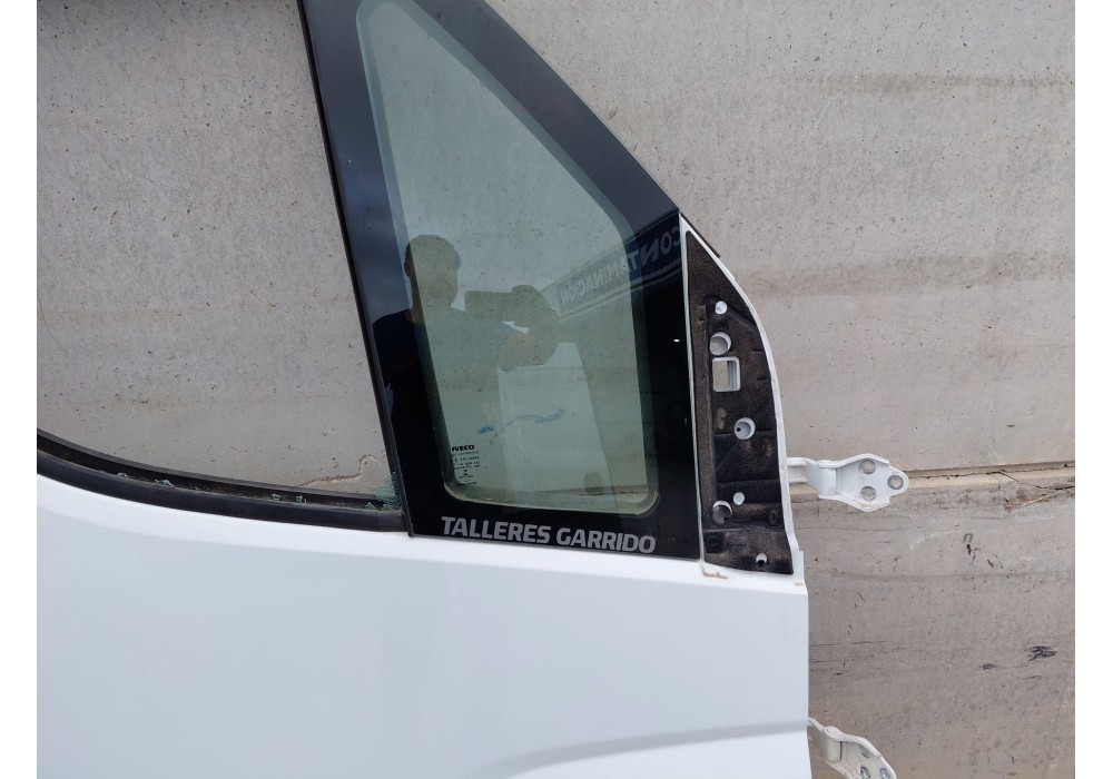 Recambio de puerta delantera derecha para iveco daily 35s16 35-160 referencia OEM IAM   