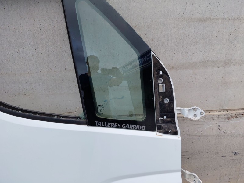 Recambio de puerta delantera derecha para iveco daily 35s16 35-160 referencia OEM IAM   