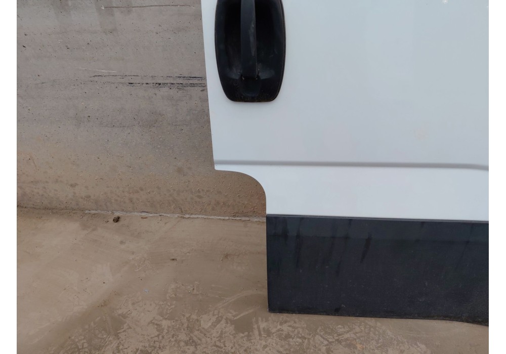 Recambio de puerta delantera derecha para iveco daily 35s16 35-160 referencia OEM IAM   