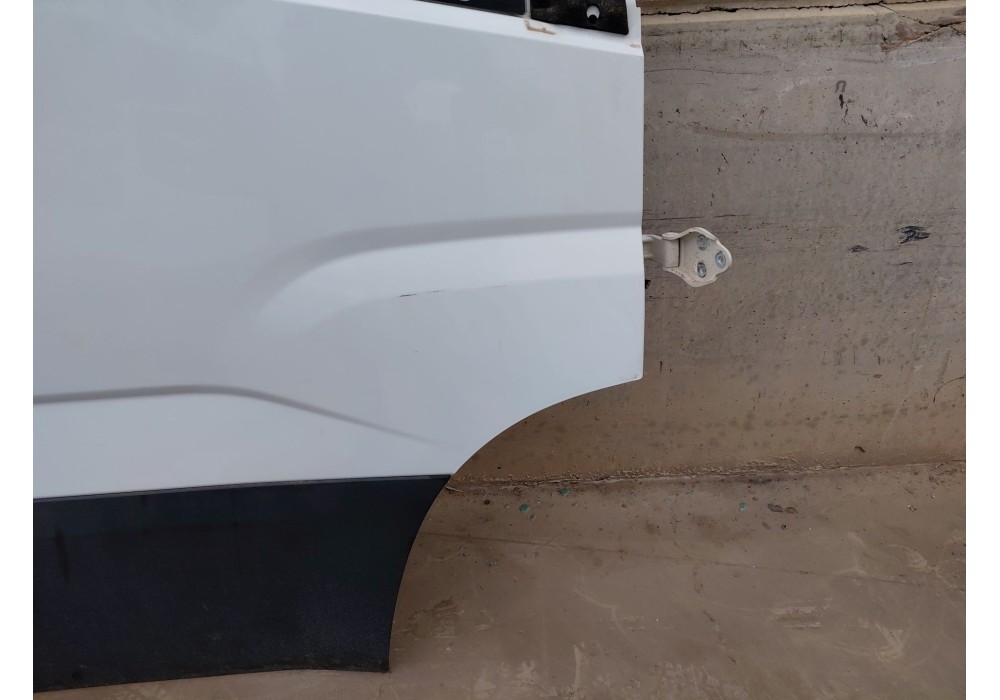 Recambio de puerta delantera derecha para iveco daily 35s16 35-160 referencia OEM IAM   