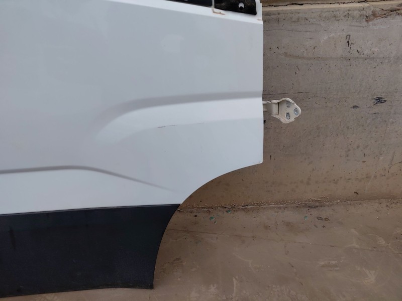 Recambio de puerta delantera derecha para iveco daily 35s16 35-160 referencia OEM IAM   