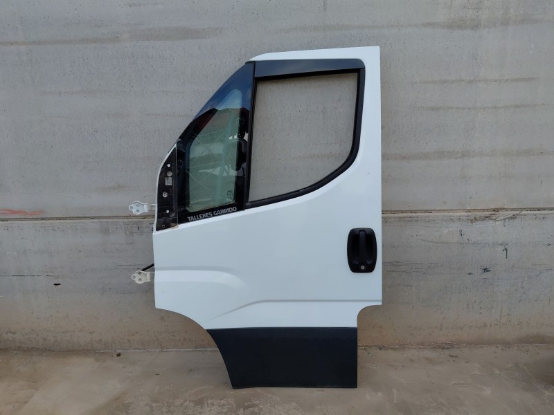 Recambio de puerta delantera izquierda para iveco daily 35s16 35-160 referencia OEM IAM   