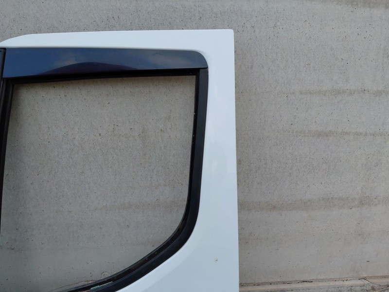 Recambio de puerta delantera izquierda para iveco daily 35s16 35-160 referencia OEM IAM   