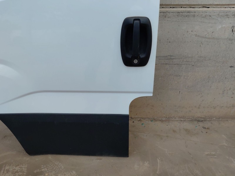 Recambio de puerta delantera izquierda para iveco daily 35s16 35-160 referencia OEM IAM   