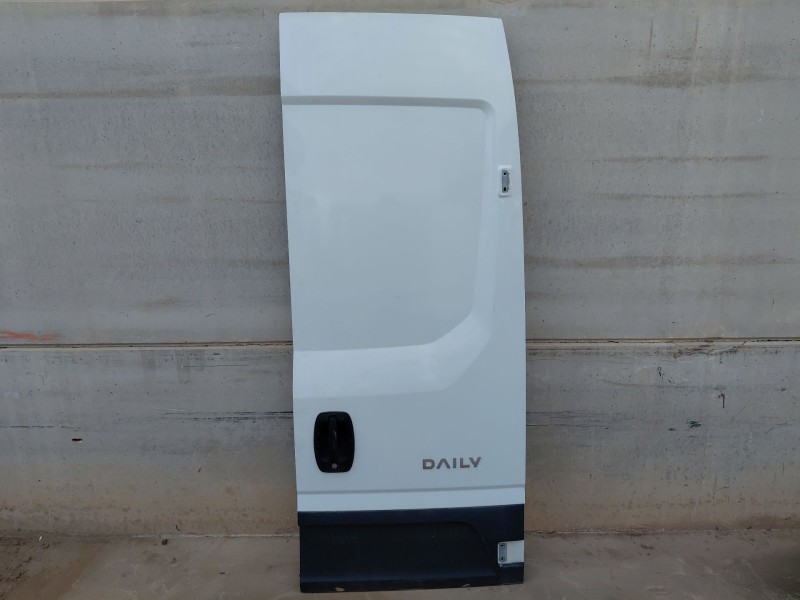Recambio de puerta trasera derecha para iveco daily 35s16 35-160 referencia OEM IAM   