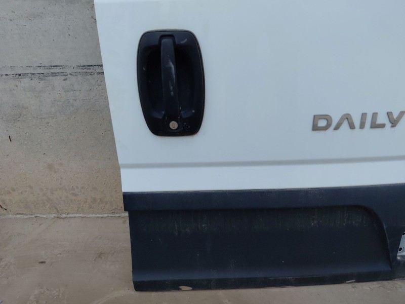 Recambio de puerta trasera derecha para iveco daily 35s16 35-160 referencia OEM IAM   