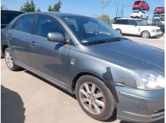 toyota avensis (_t25_) del año 2004 2