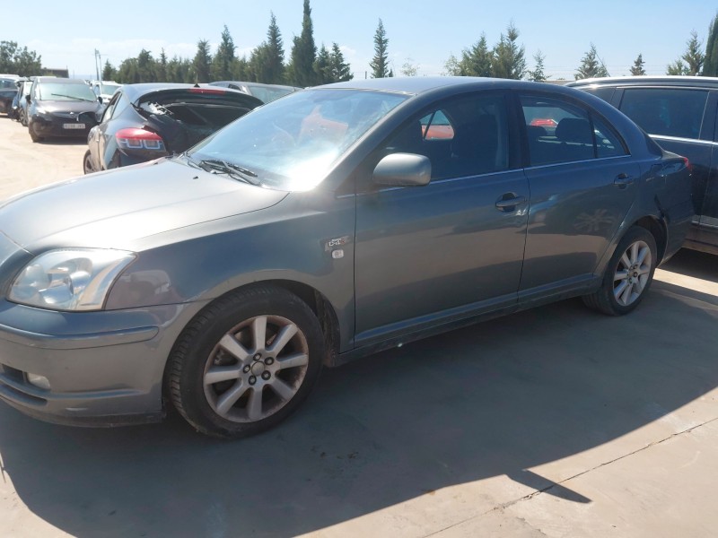toyota avensis (_t25_) del año 2004