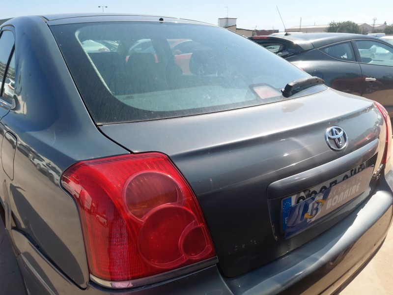 toyota avensis (_t25_) del año 2004