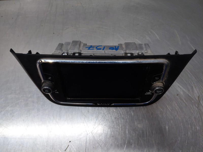 Recambio de sistema audio / radio cd para iveco daily 35s16 35-160 referencia OEM IAM   