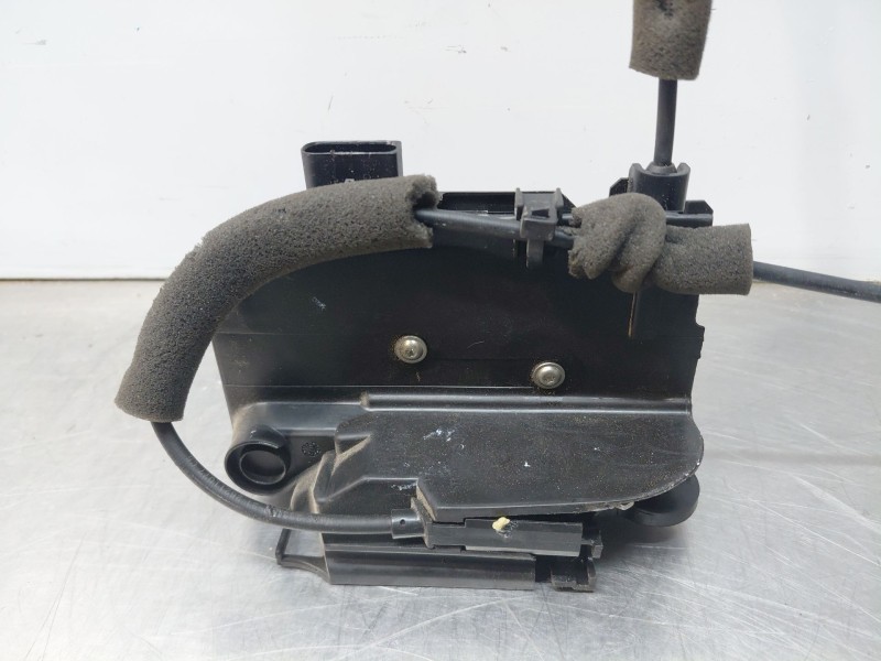 Recambio de cerradura puerta delantera derecha para iveco daily 35s16 35-160 referencia OEM IAM   