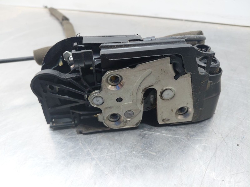 Recambio de cerradura puerta delantera izquierda para iveco daily 35s16 35-160 referencia OEM IAM   