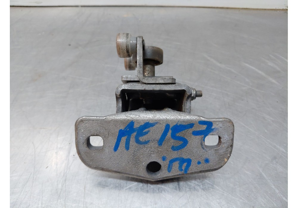 Recambio de soporte / guia puerta corredera para iveco daily 35s16 35-160 referencia OEM IAM   