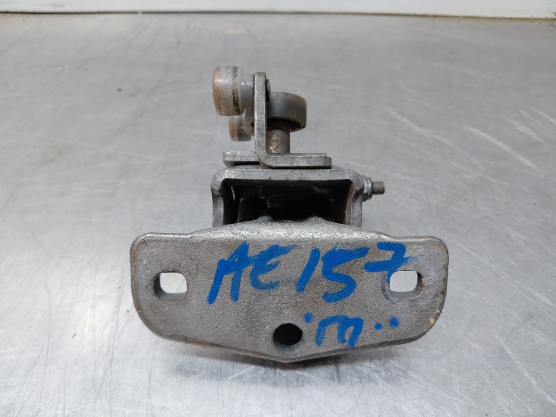 Recambio de soporte / guia puerta corredera para iveco daily 35s16 35-160 referencia OEM IAM   