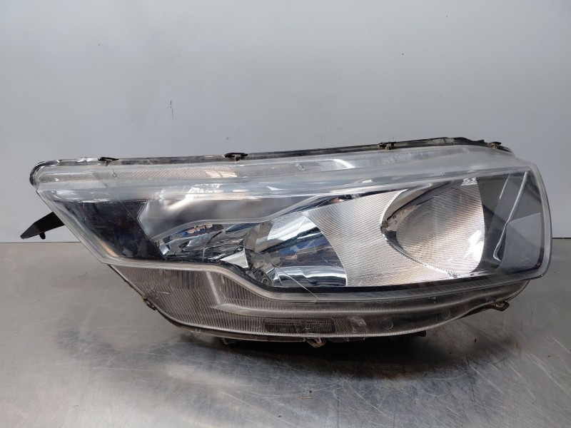 Recambio de faro derecho para iveco daily 35s16 35-160 referencia OEM IAM   