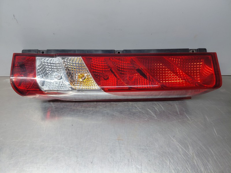 Recambio de piloto trasero derecho para iveco daily 35s16 35-160 referencia OEM IAM   