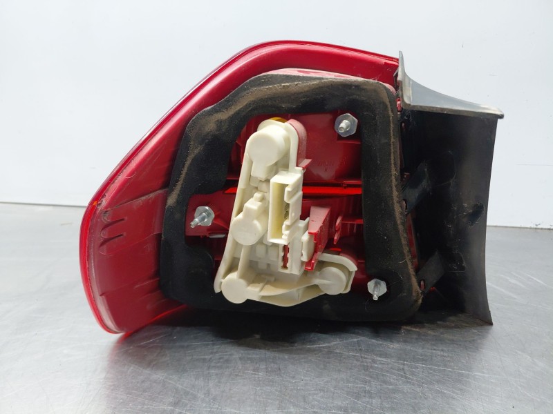 Recambio de piloto trasero derecho para bmw 3 (e90) 318 d referencia OEM IAM 63216937458  