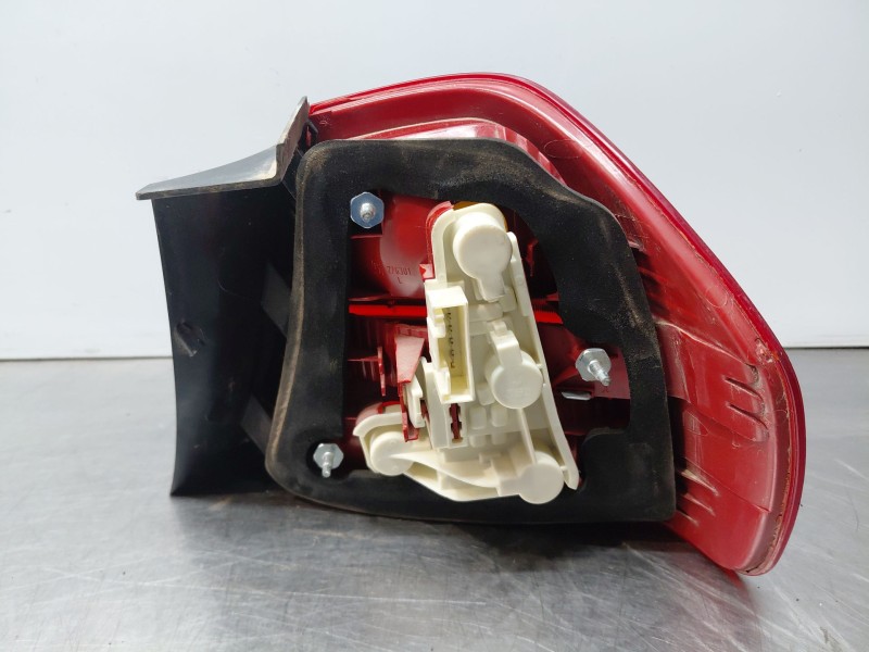 Recambio de piloto trasero izquierdo para bmw 3 (e90) 318 d referencia OEM IAM 63216937457  