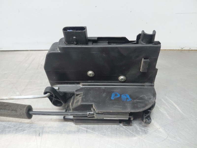Recambio de cerradura puerta trasera derecha para iveco daily 35s16 35-160 referencia OEM IAM   
