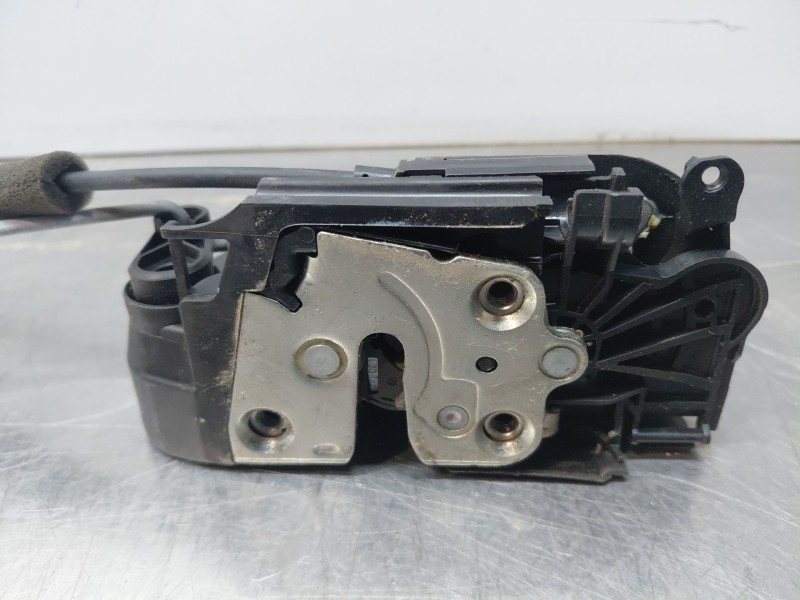 Recambio de cerradura puerta trasera derecha para iveco daily 35s16 35-160 referencia OEM IAM   