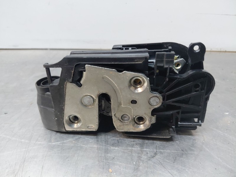 Recambio de cerradura puerta lateral derecha para iveco daily 35s16 35-160 referencia OEM IAM   