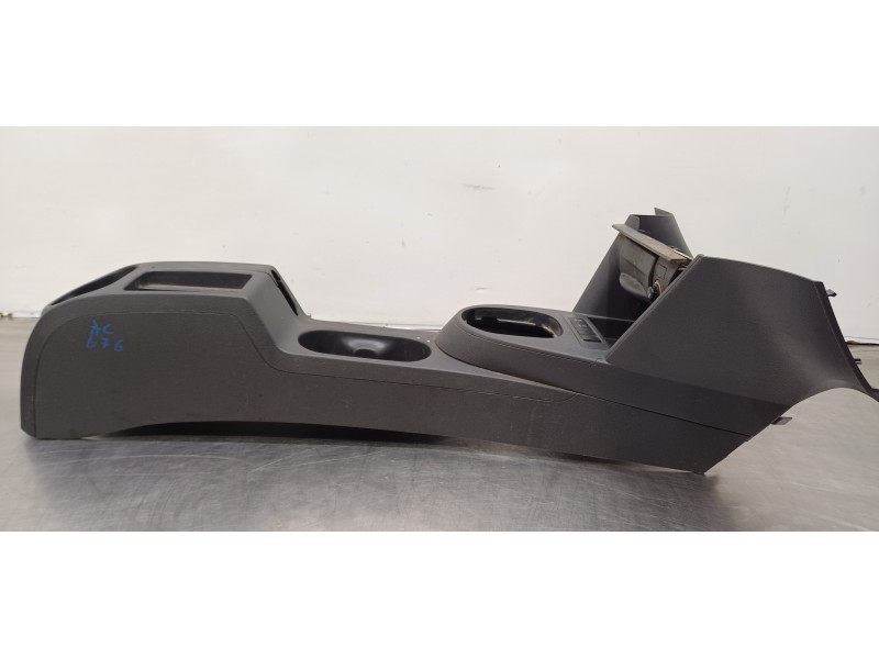 Recambio de apoyabrazos central para volkswagen caddy ka/kb (2c) kasten bluemotion referencia OEM IAM 2K086436371N  